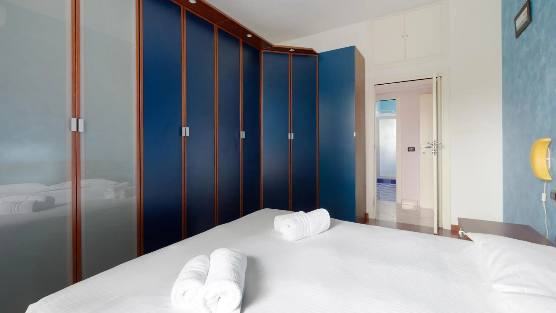 Mac Mahon - Colorful Apartment With Balcony! Milan