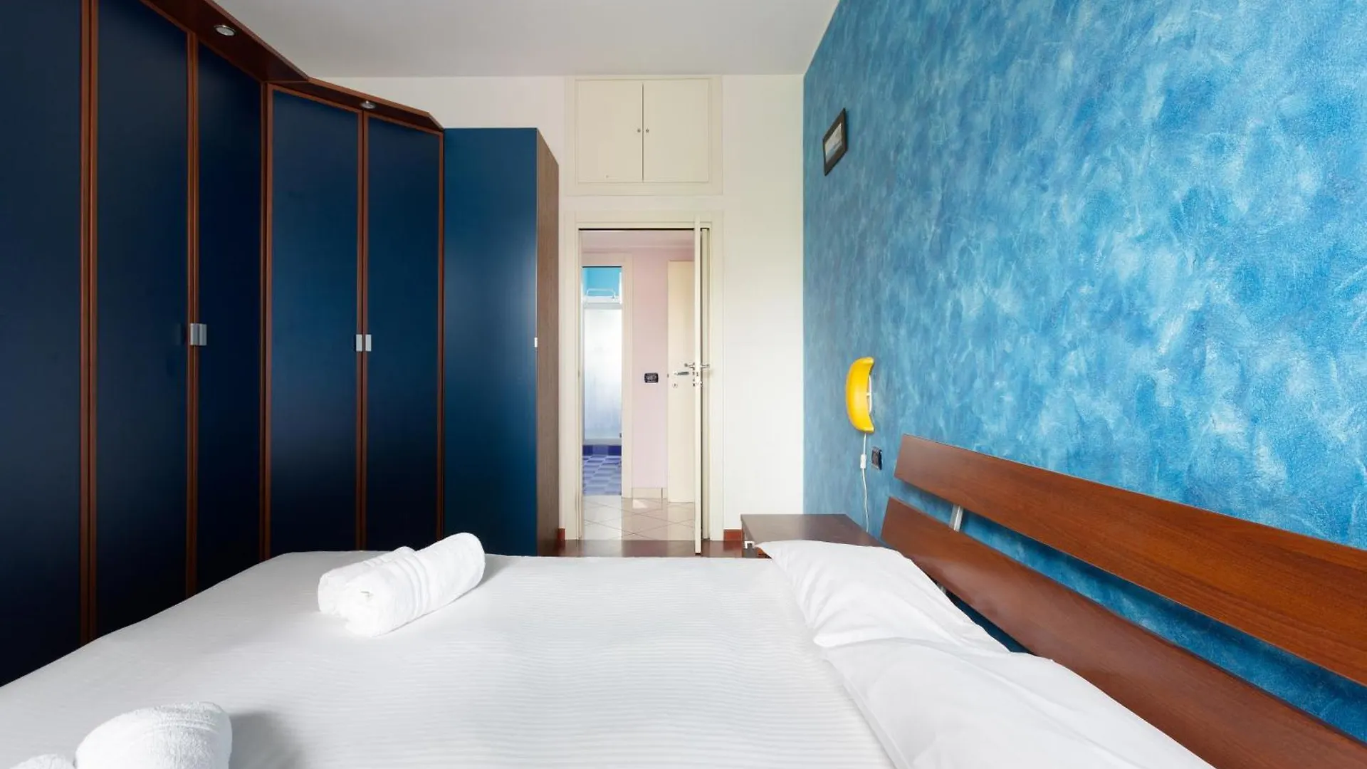 Mac Mahon - Colorful Apartment With Balcony! Milan