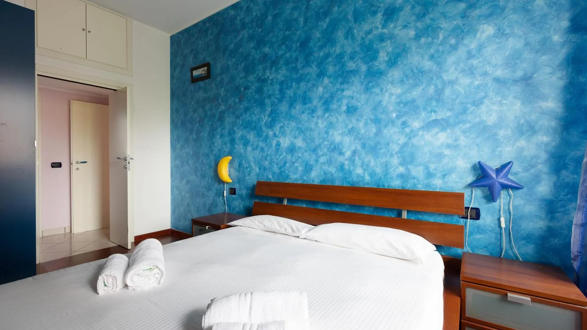 Mac Mahon - Colorful Apartment With Balcony! Milan